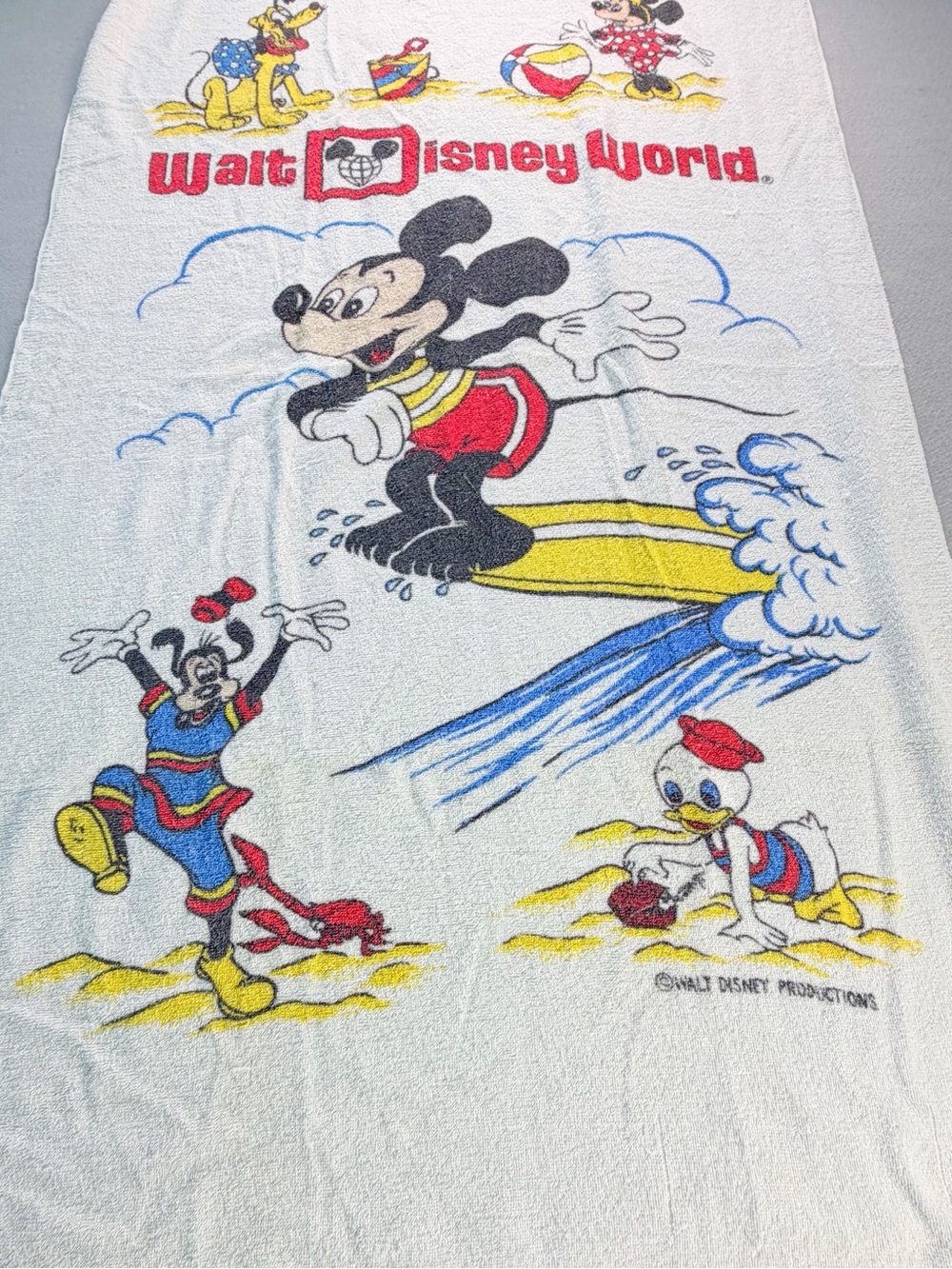 Vtg Walt Disney World Disneyland Exclusive Mickey & Friends Beach Towel Surfing